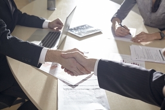 企業内弁護士（インハウスローヤー）への転職時に、個人で受任しているものはどのようになりますか？