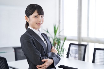 法科大学院卒業生でこれまで司法試験に専念してきたため、社会人経験がありません。何歳くらいまでに就職を考えた方がいいでしょうか？