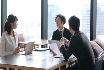 将来的に経営企画職を目指したいと考えていますが、今から身に付けておいた方が良い経験やスキルにはどのようなものがありますか？