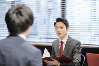人事として転職する際、必要な資格はありますか？