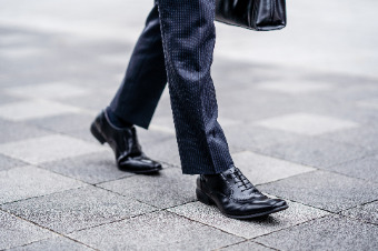 これまで大手企業でしか法務の経験がなく、中小企業やベンチャー企業での業務イメージが湧きません。業務内容の違いや働く環境の違いはあるのでしょうか？