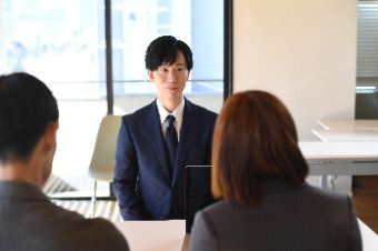 人事職の中途採用面接でよく聞かれる質問やポイントは何ですか？