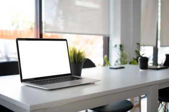 未経験で人事に転職する場合、どの程度の年収水準になりますか？