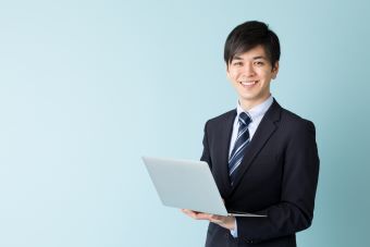 中小企業から上場企業へキャリアアップ転職を叶えた、20代男性の経理スタッフの事例