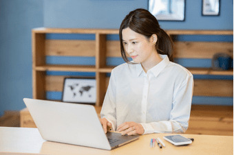 上場企業での縦割り業務から脱却！法務スペシャリストとしてのポジションを勝ち取った30代女性の転職事例