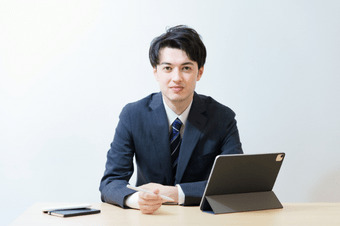 病院における経理経験を活かし、上場企業へ転職された方の成功事例