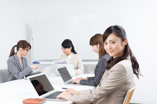 キャリアウーマンにお勧めの「企業」と「パートナー」とは？