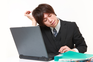 経理の残業時間はどのくらい？脱残業の時短テクニックもご紹介！